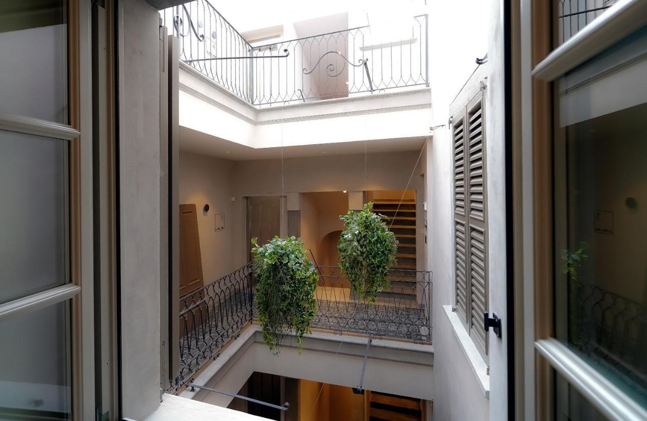 Bergamo Inn 21 Exterior photo Interior of the building