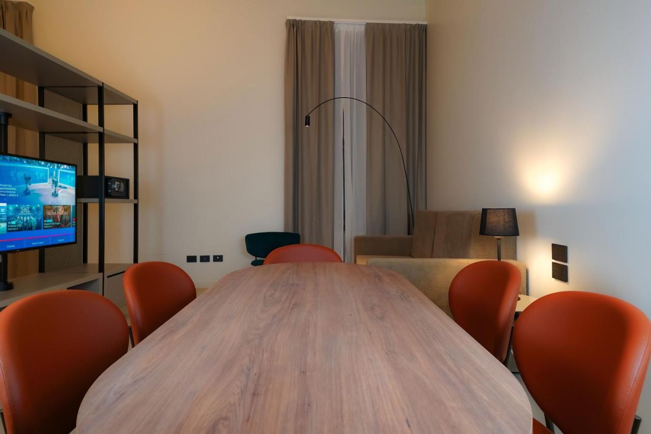 Bergamo Inn 21 Exterior photo Meeting room
