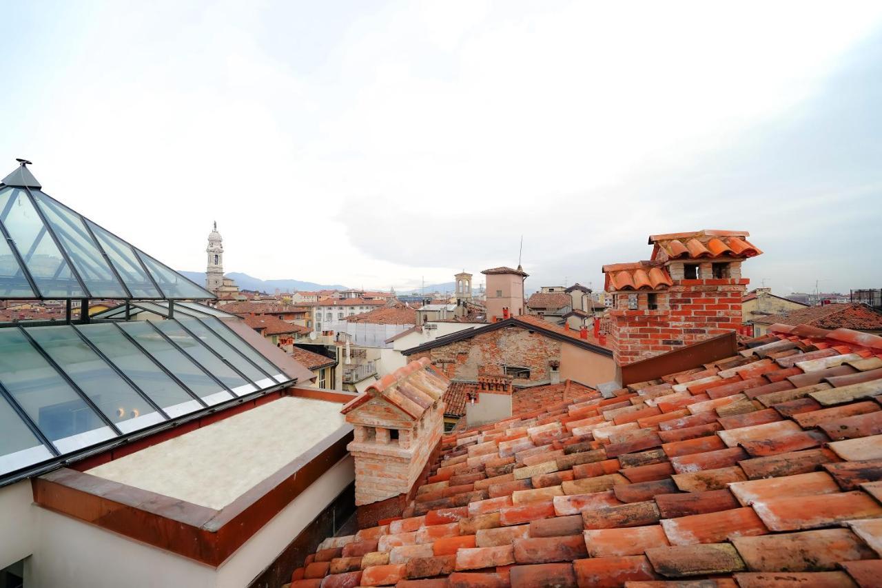 Bergamo Inn 21 Exterior photo View of the roofs of the city