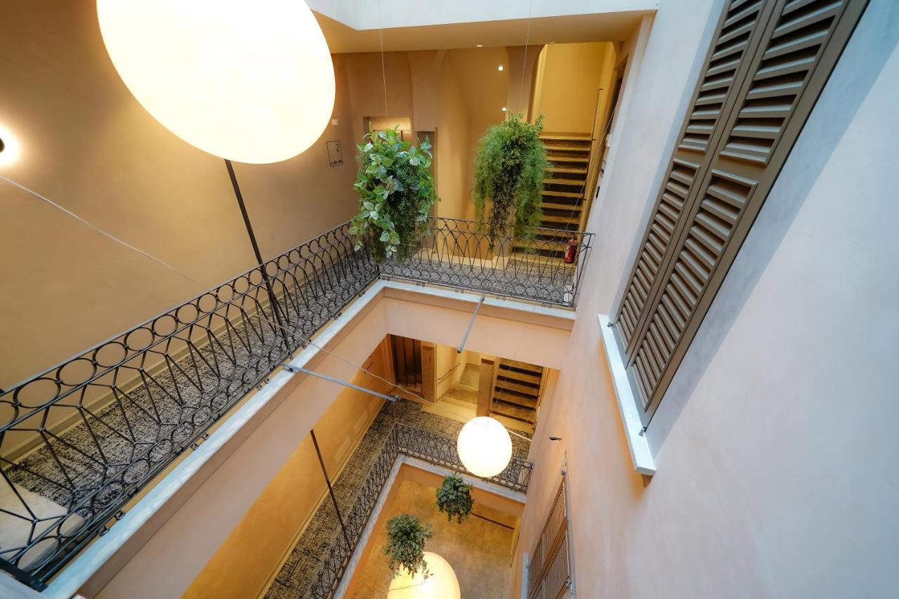 Bergamo Inn 21 Exterior photo Interior of the hotel